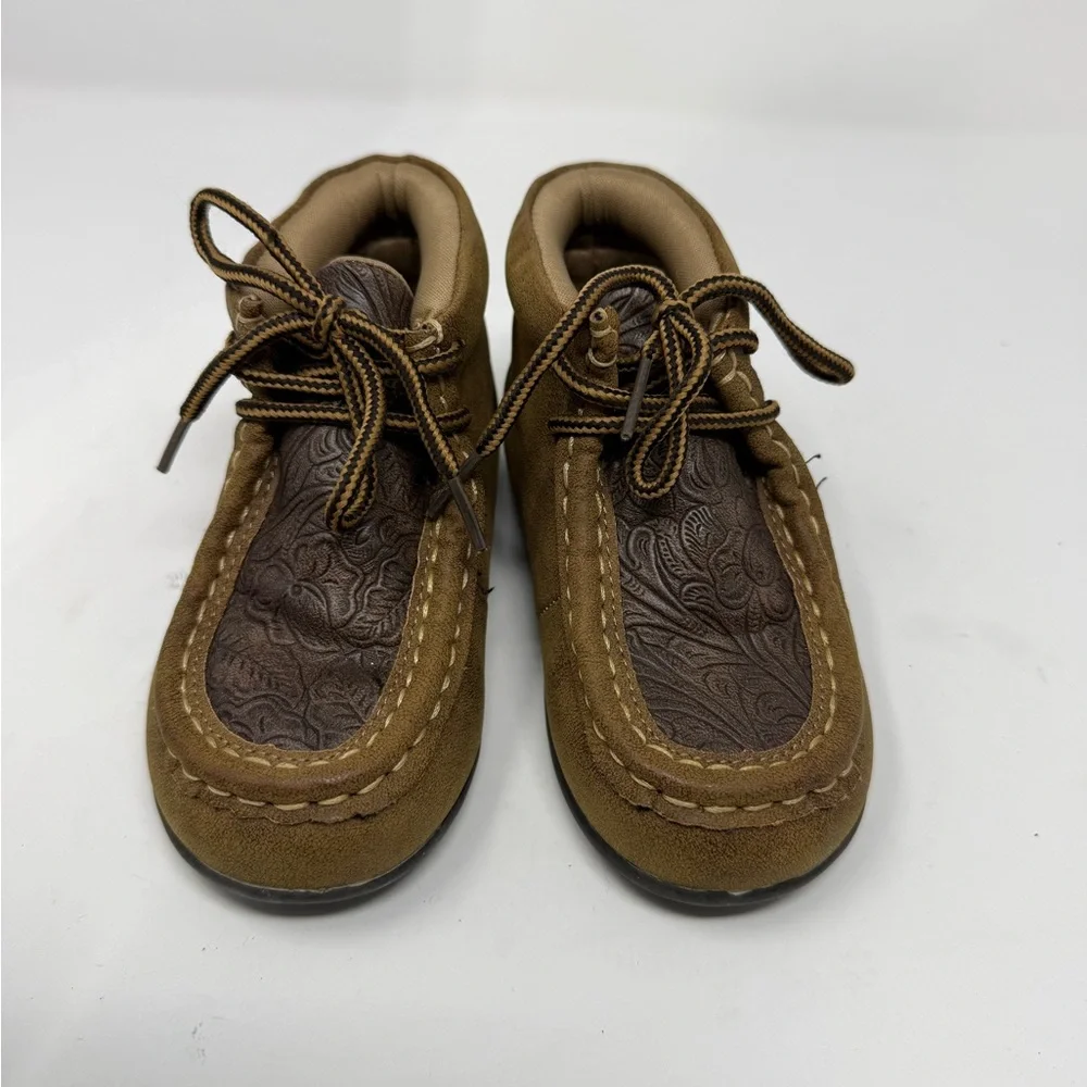 EUC Twister Tan and Brown Kids Moccasins sz 7 (NVGOEI)